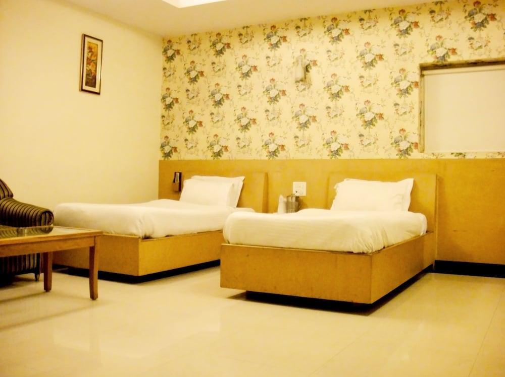 Hotel Pr Residency Αμριτσάρ Εξωτερικό φωτογραφία