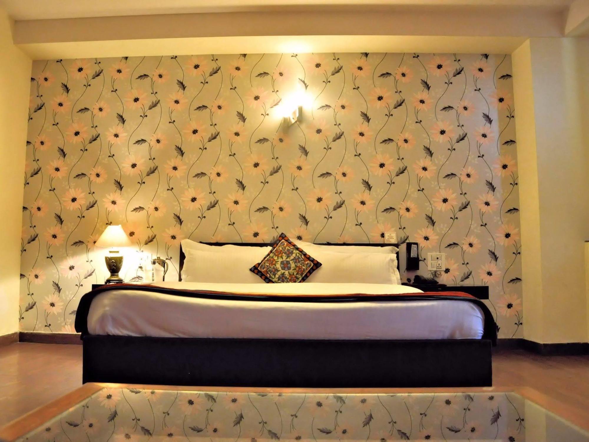Hotel Pr Residency Αμριτσάρ Δωμάτιο φωτογραφία