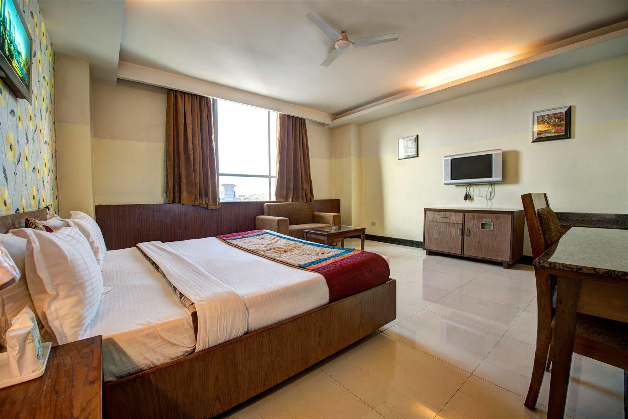 Hotel Pr Residency Αμριτσάρ Εξωτερικό φωτογραφία