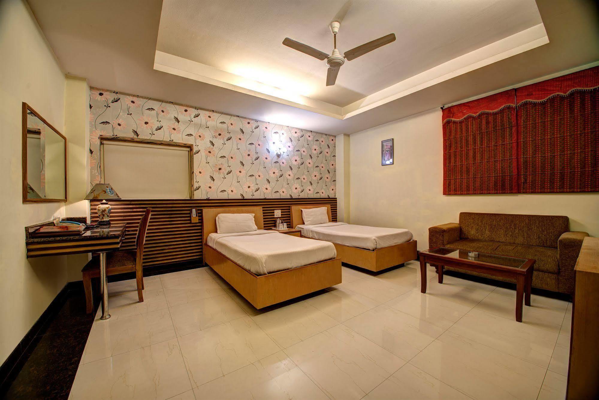 Hotel Pr Residency Αμριτσάρ Εξωτερικό φωτογραφία
